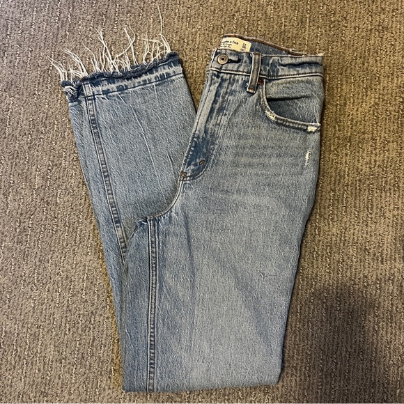 EUC Abercrombie & Fitch Curve Love Ultra High Rise 90s Straight Jean - Picture 2 of 5